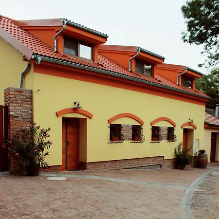 温尼斯克莱穆尔博格鲁旅馆 3* Jaroslavice (Znojmo)